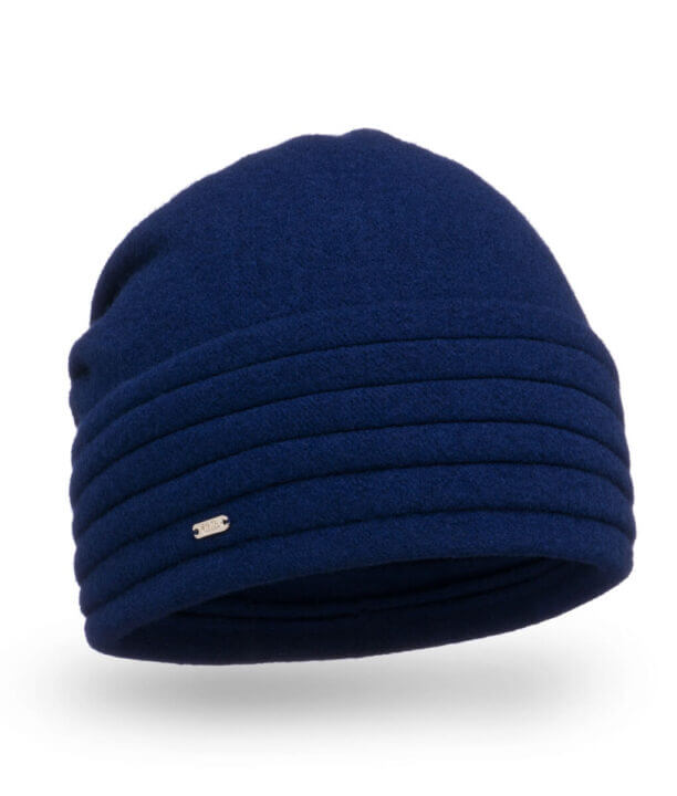 Caciula de dama din lana merinos, cu pliuri valurite si pliu decorativ la spate