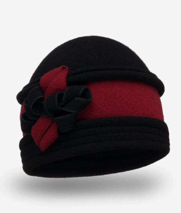 Caciula de dama Temosa in doua culori, cu ornament lateral discret