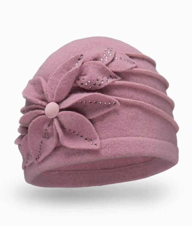 Caciula eleganta de dama din lana merinos cu decor floral din tricot, strasuri si cusaturi decorative