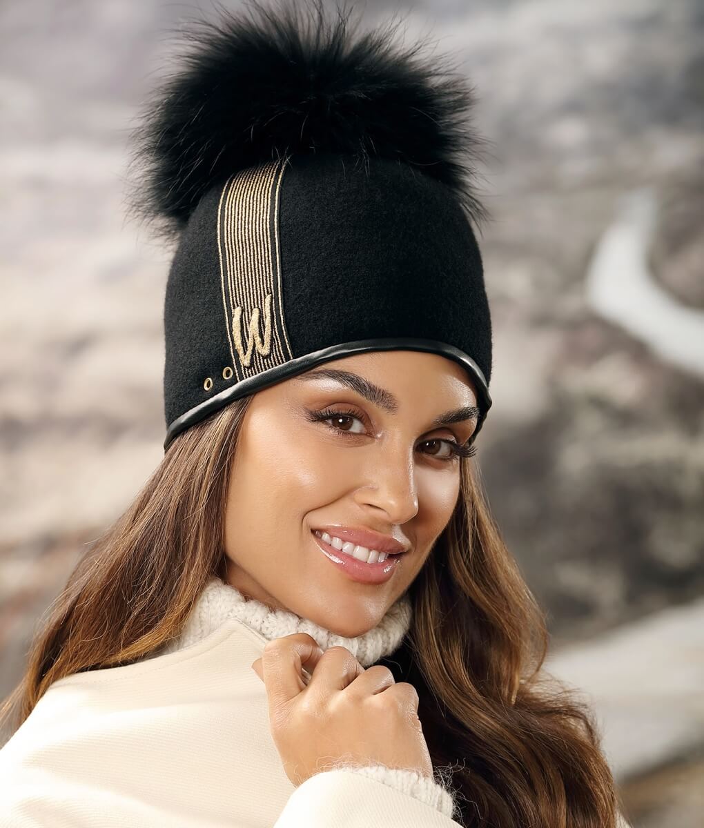 Caciula de dama cu pompon din blanita Bri