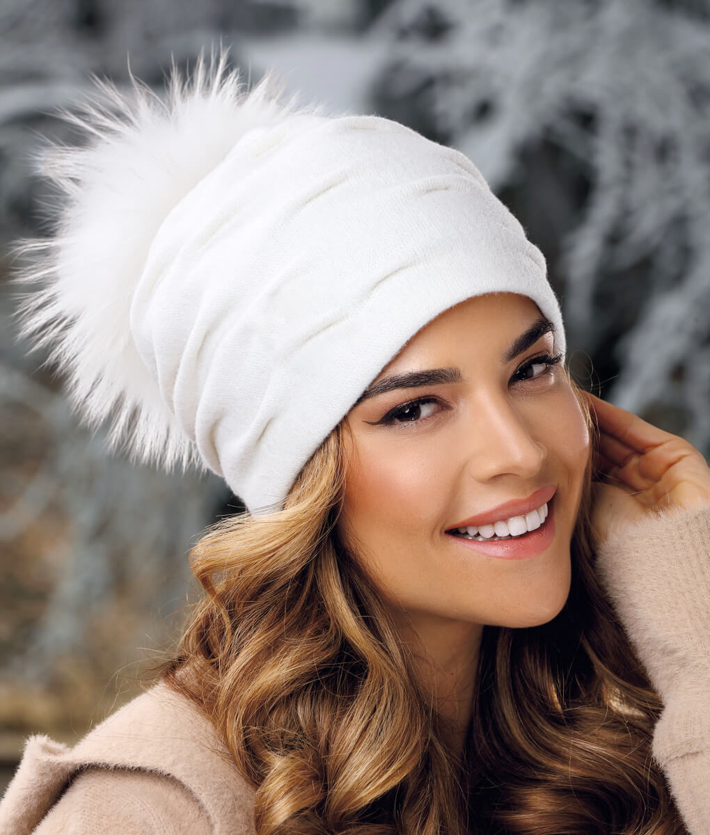 Caciula de dama cu pompon din blanita Enza Bis